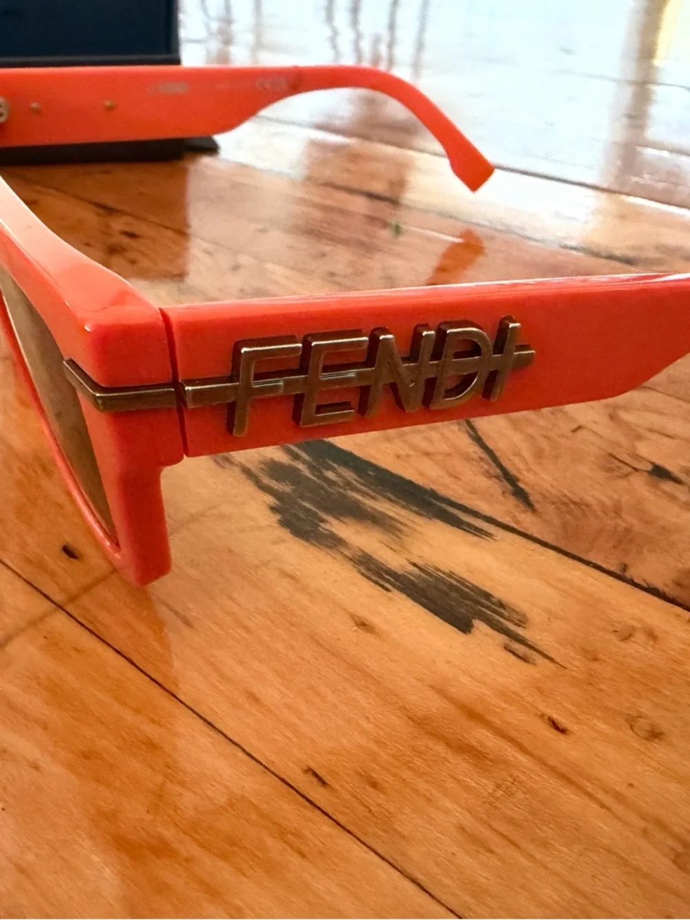 Fendi Orange Rectangular Sunglasses, case and cloth included - Picture 7 of 7
